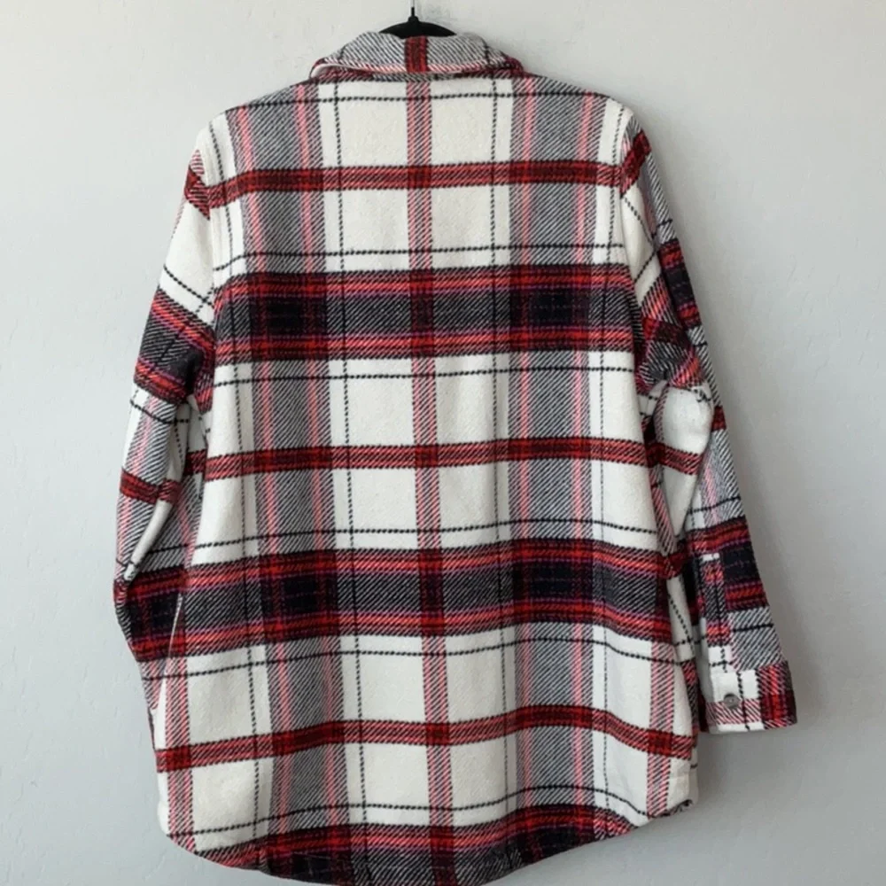 Universal Thread Shacket - Picture 3 of 11